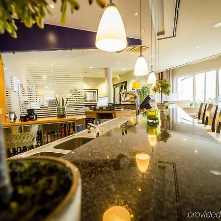 Express Muelheim By Ihg 酒店 3*