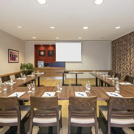 Express Muelheim By Ihg 酒店 3*