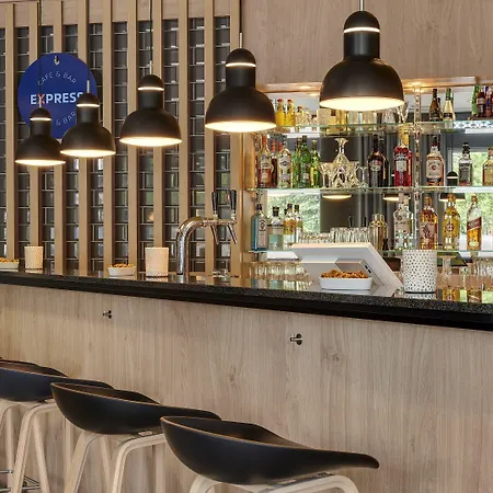 Express Muelheim By Ihg Hotel Cologne
