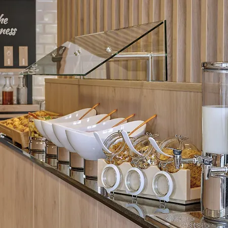 Express Muelheim By Ihg 酒店 3*